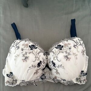 Elegant Floral Lace Bra - Cream and Navy
